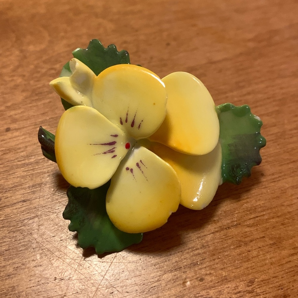 Cara China Staffordshire Made in England Floral Pansy Ceramic Brooch Pin